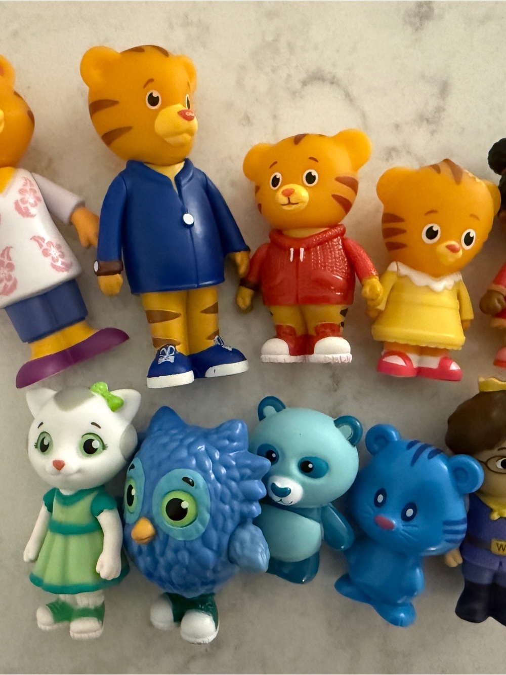 10 Daniel Tiger's Neighborhood Friends & Family Figure Set